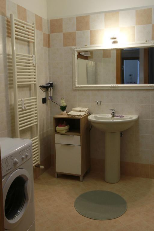 Luminoso Trilocale Con Piscina E Giardino Privato Apartment Десенцано дел Гарда Екстериор снимка