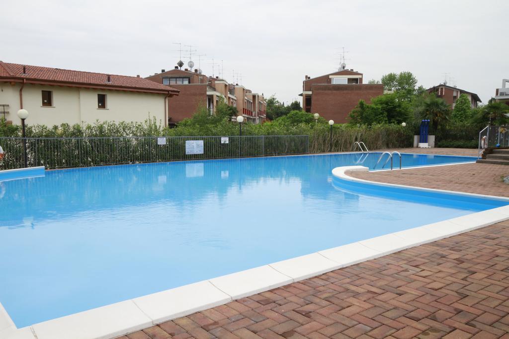 Luminoso Trilocale Con Piscina E Giardino Privato Apartment Десенцано дел Гарда Екстериор снимка