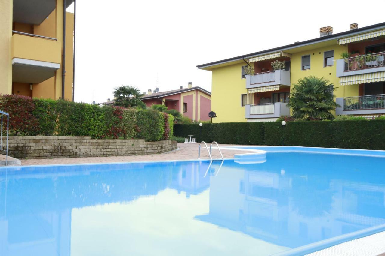 Luminoso Trilocale Con Piscina E Giardino Privato Apartment Десенцано дел Гарда Екстериор снимка